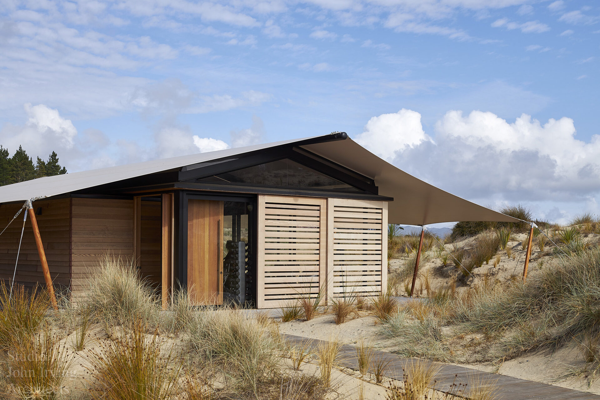 Tara Iti Fitness Tent &middot;&middot; studio john irving architects