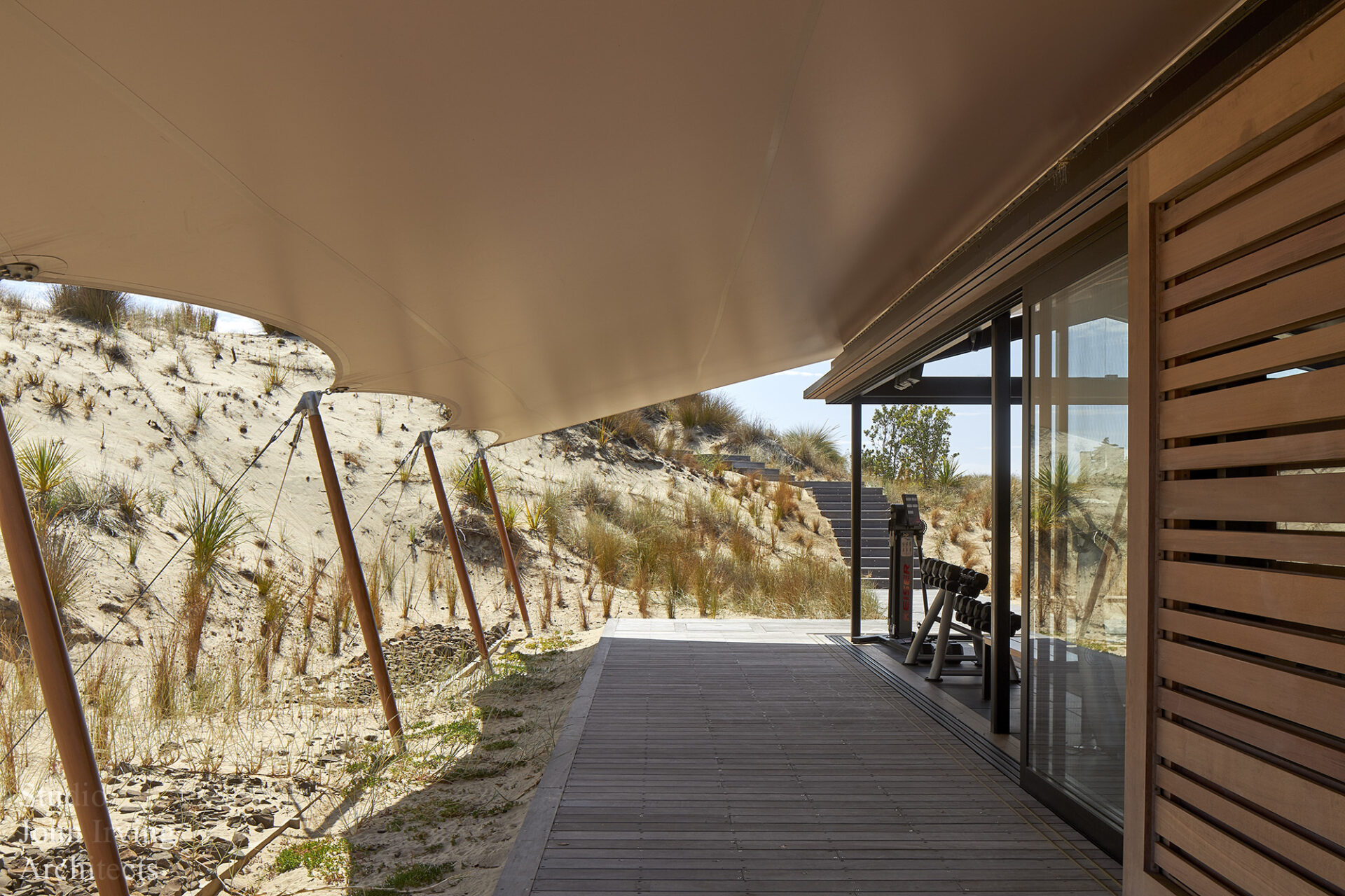 Tara Iti Fitness Tent &middot;&middot; studio john irving architects
