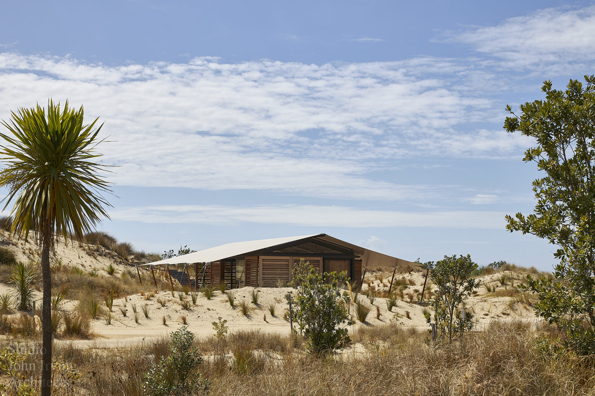 Tara Iti Fitness Tent &middot;&middot; studio john irving architects