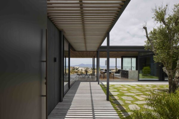 Tractor House ·· studio john irving architects Tractor House ·· studio john irving architects